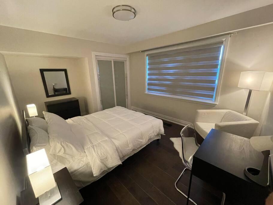 3-Bedroom Modern Luxury Apartment In The Heart Of City Торонто Экстерьер фото
